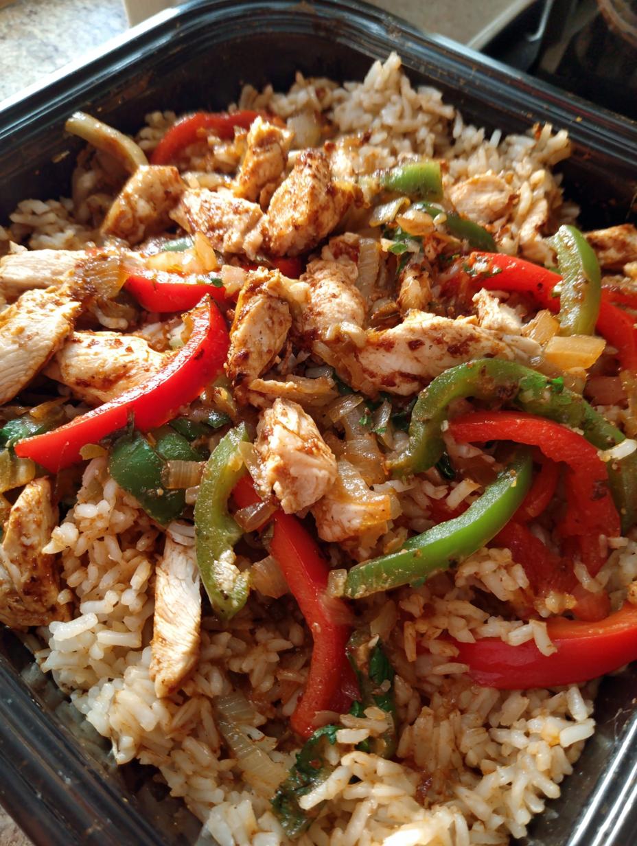 chicken fajita bowl meal prep - detail 1